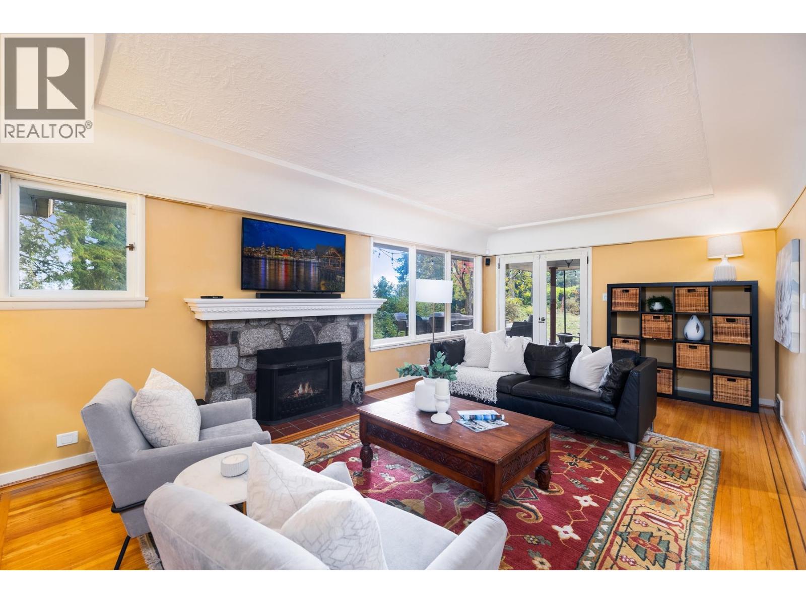 1090 W KEITH ROAD, North Vancouver