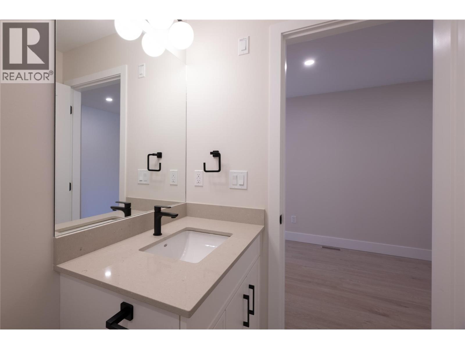 163 CHESTNUT Avenue, Kamloops