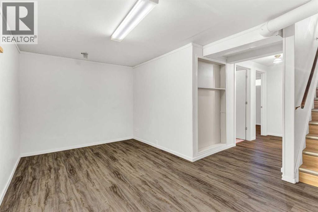 Single Family House for Sale in  Shawmeadows Road SW Shawnessy Calgary 