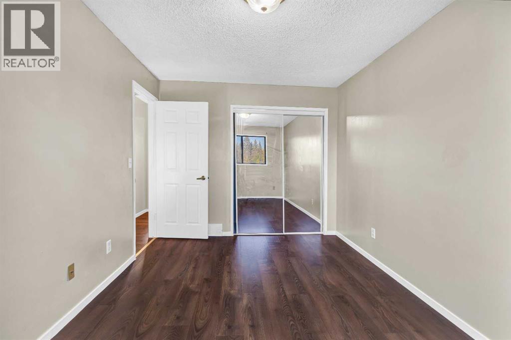 Single Family House for Sale in  Shawmeadows Road SW Shawnessy Calgary 