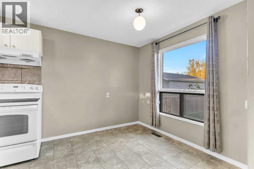 Single Family House for Sale in  Shawmeadows Road SW Shawnessy Calgary 