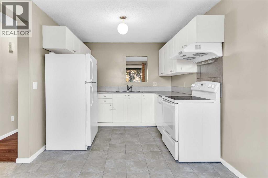 Single Family House for Sale in  Shawmeadows Road SW Shawnessy Calgary 