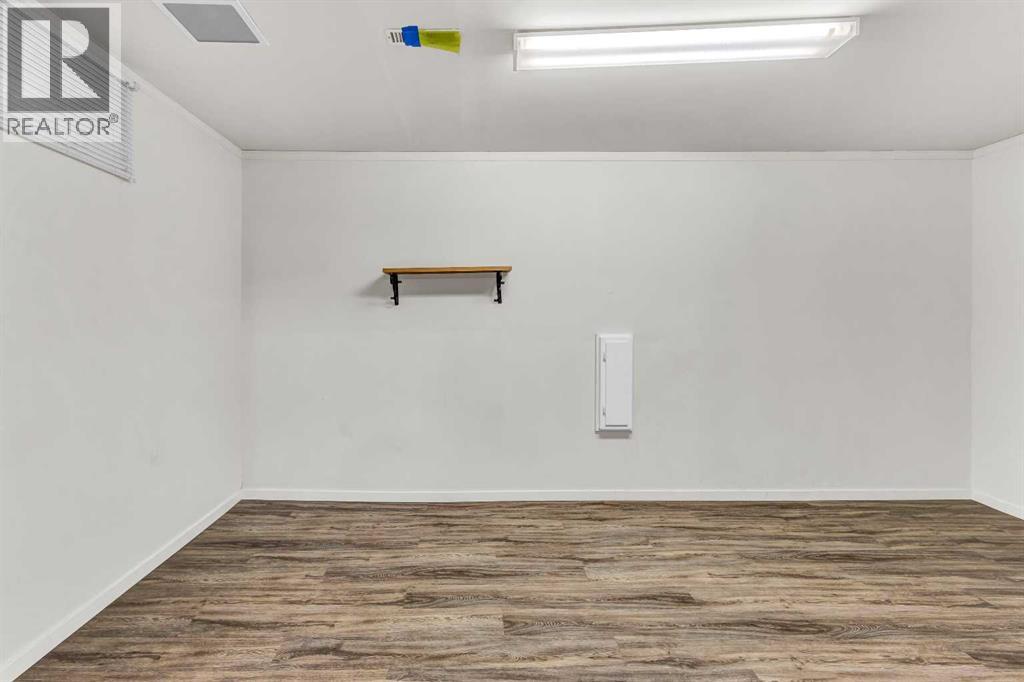 Single Family House for Sale in  Shawmeadows Road SW Shawnessy Calgary 