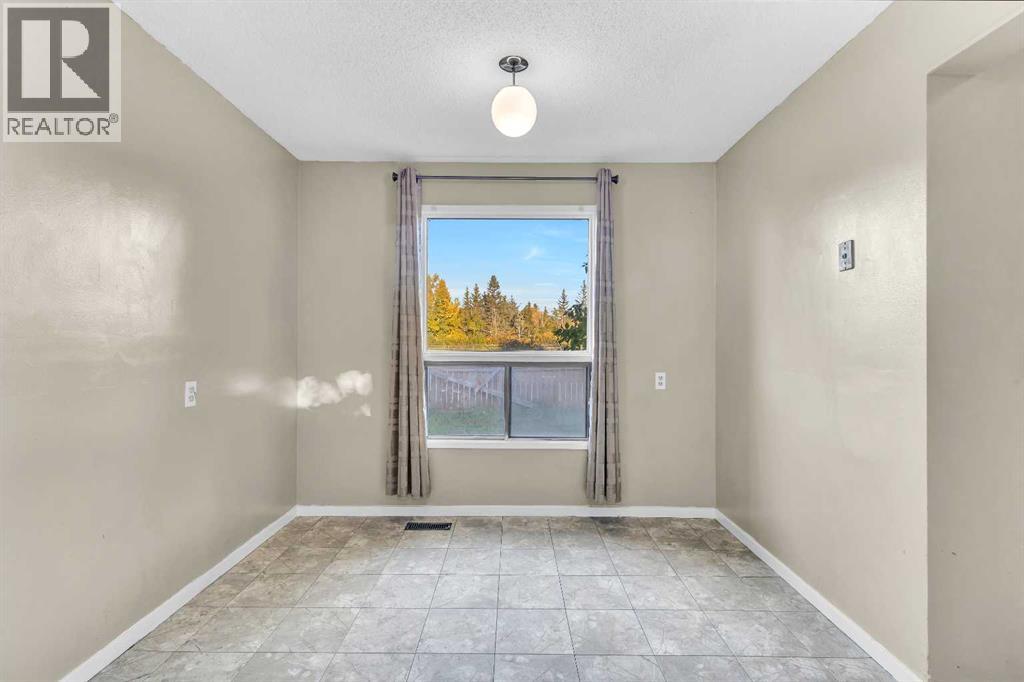 Single Family House for Sale in  Shawmeadows Road SW Shawnessy Calgary 