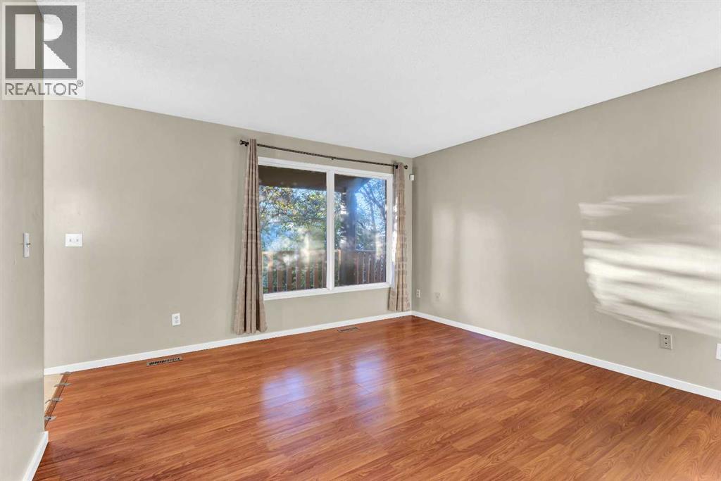 Single Family House for Sale in  Shawmeadows Road SW Shawnessy Calgary 