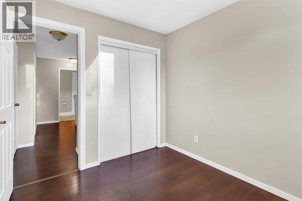 Single Family House for Sale in  Shawmeadows Road SW Shawnessy Calgary 