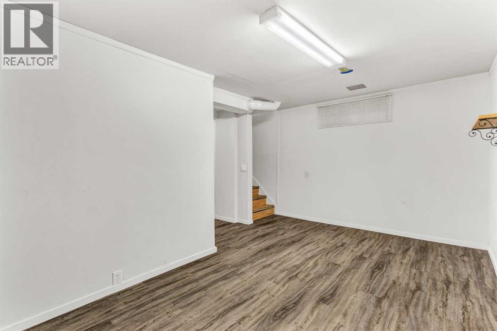 Single Family House for Sale in  Shawmeadows Road SW Shawnessy Calgary 