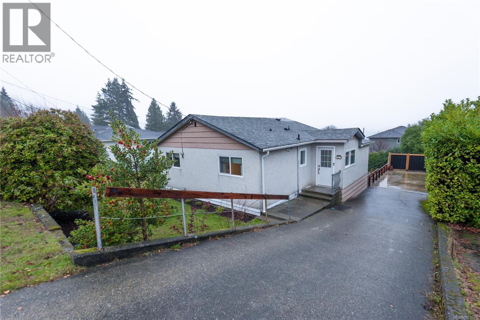 427 Davis Rd, Ladysmith