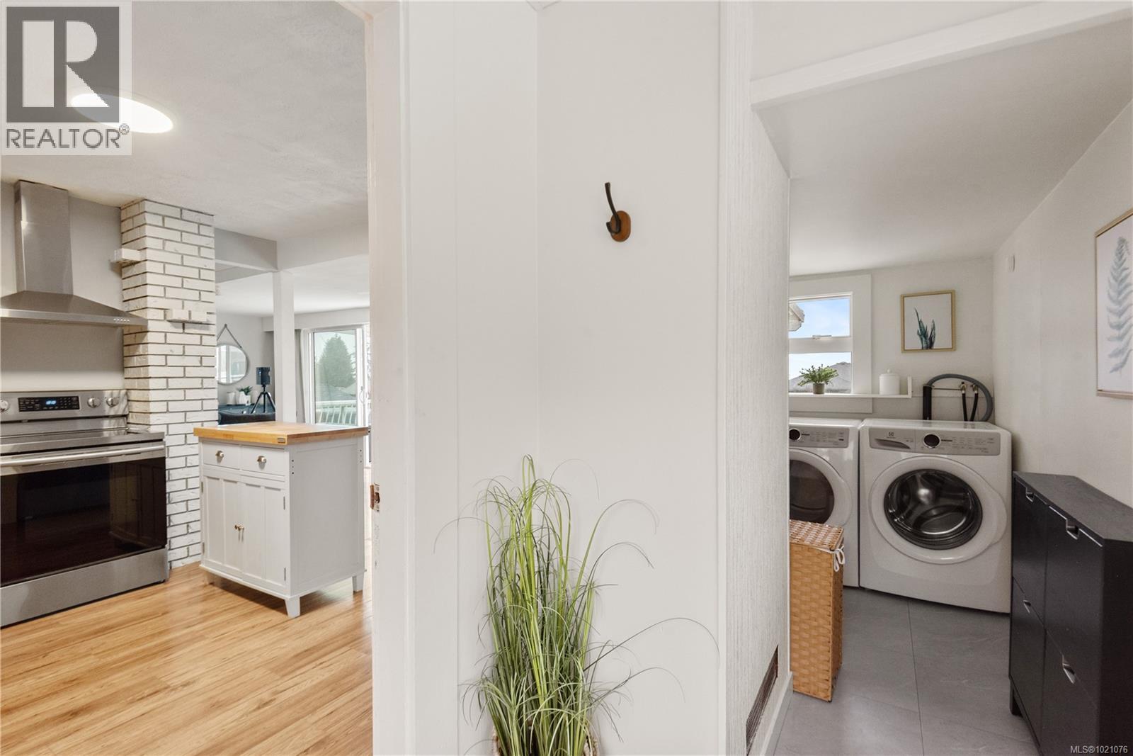 427 Davis Rd, Ladysmith