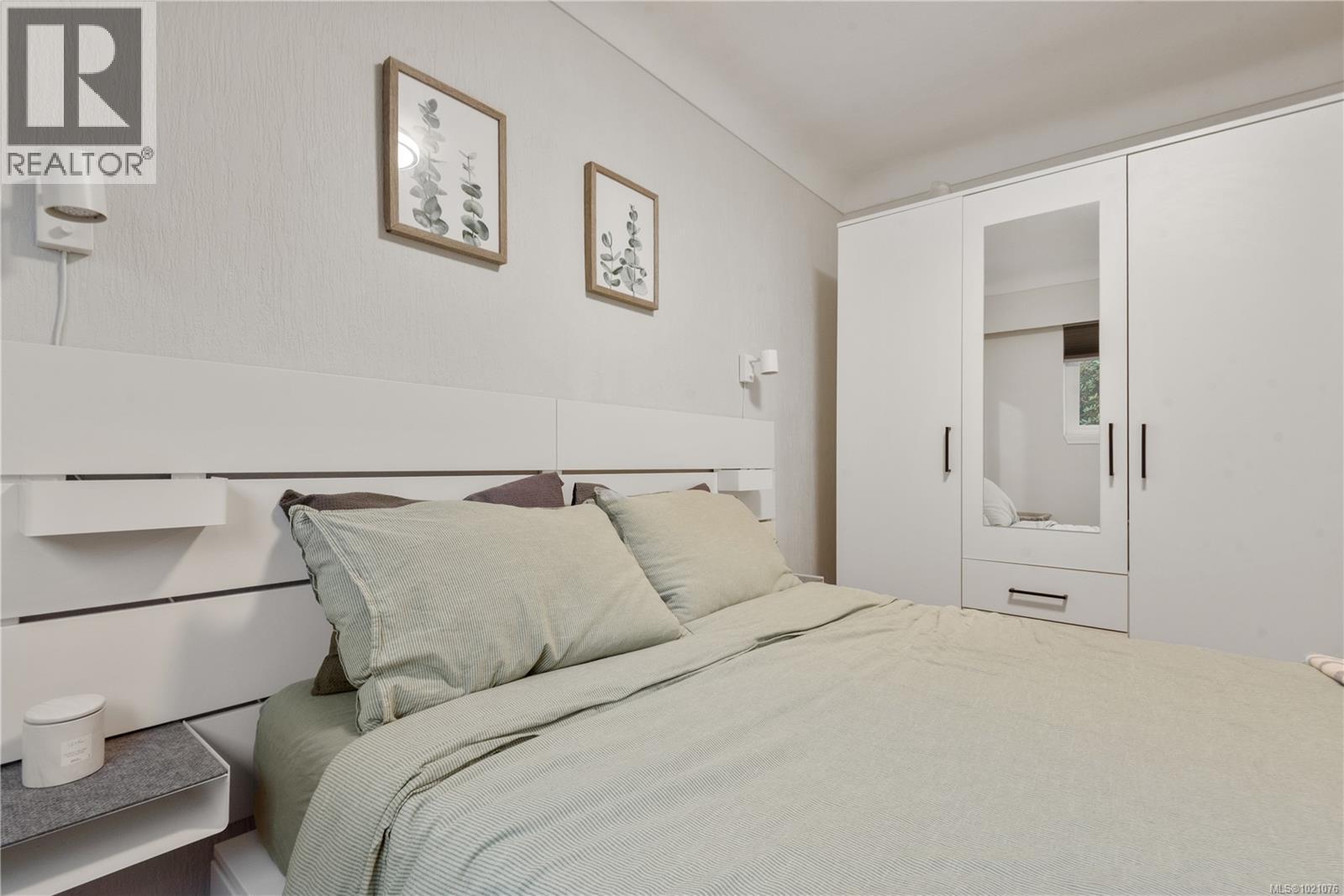 427 Davis Rd, Ladysmith