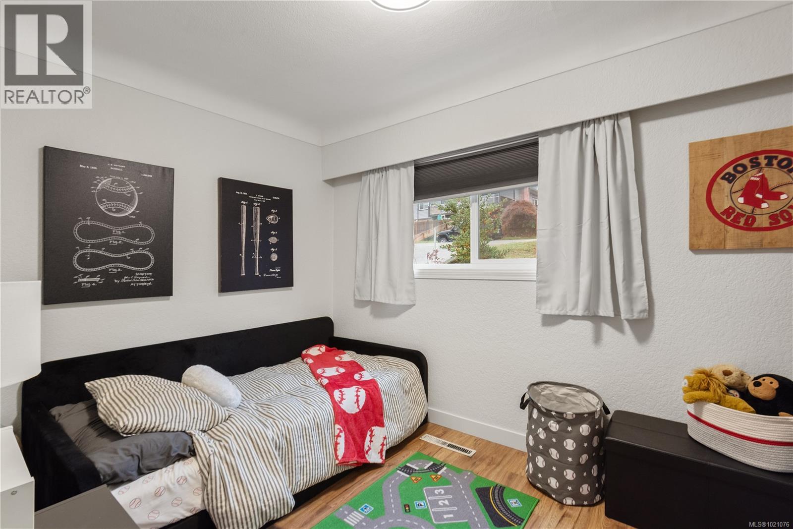 427 Davis Rd, Ladysmith