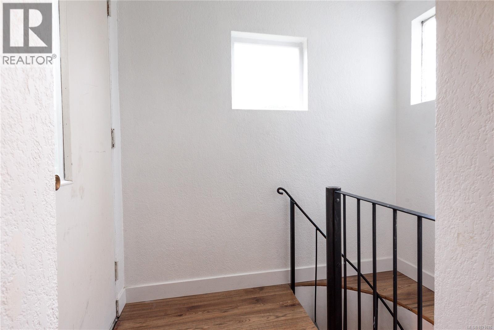 427 Davis Rd, Ladysmith