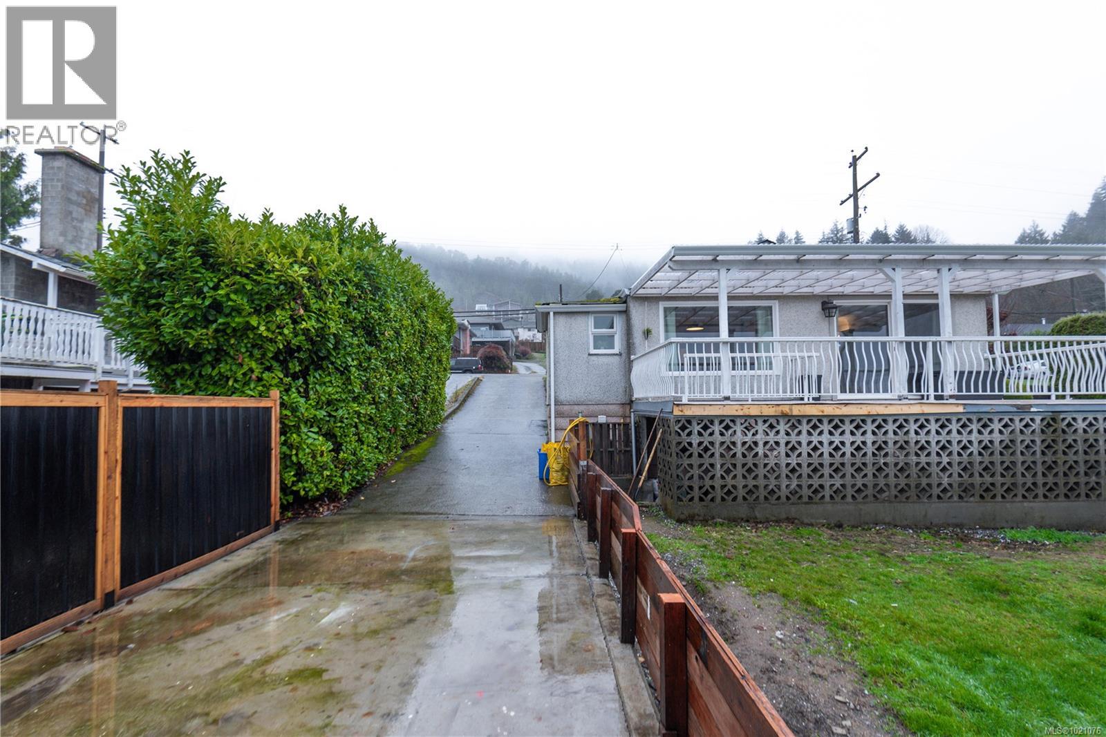 427 Davis Rd, Ladysmith