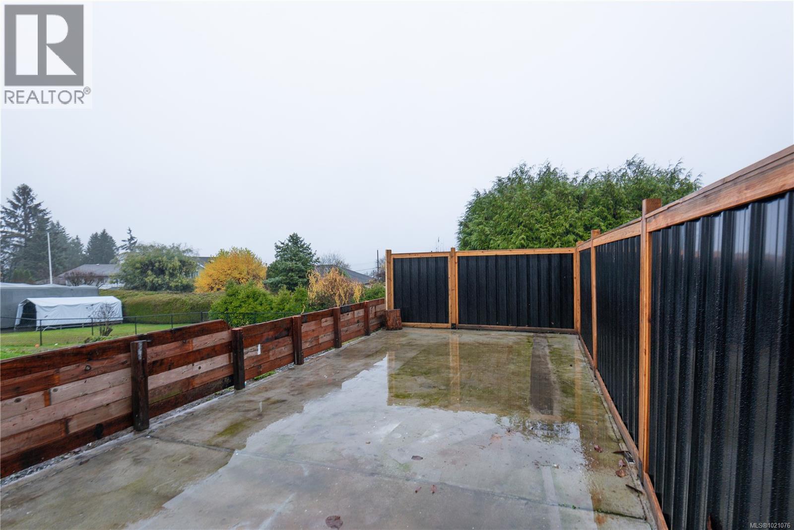 427 Davis Rd, Ladysmith