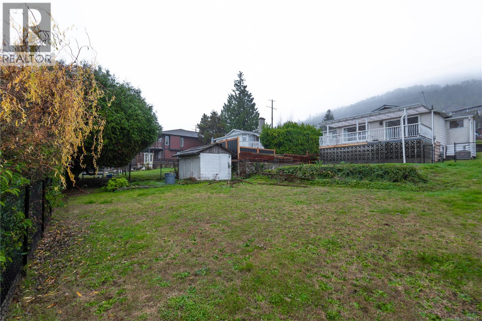 427 Davis Rd, Ladysmith