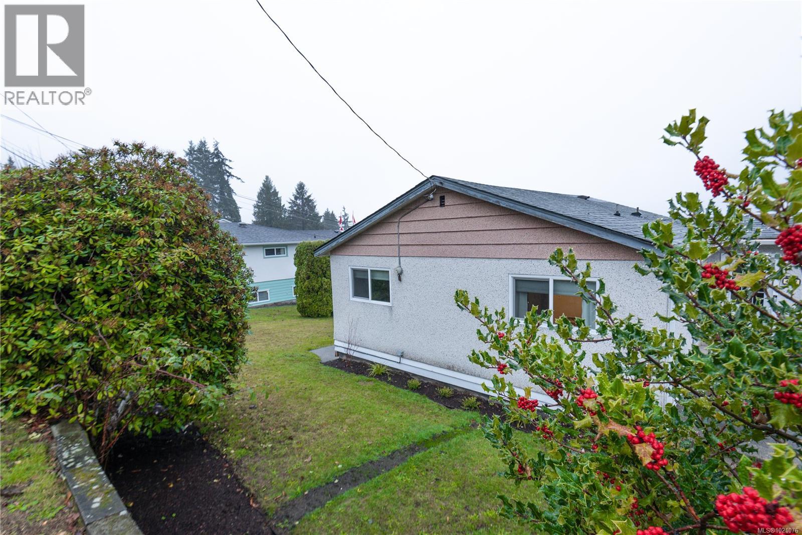 427 Davis Rd, Ladysmith