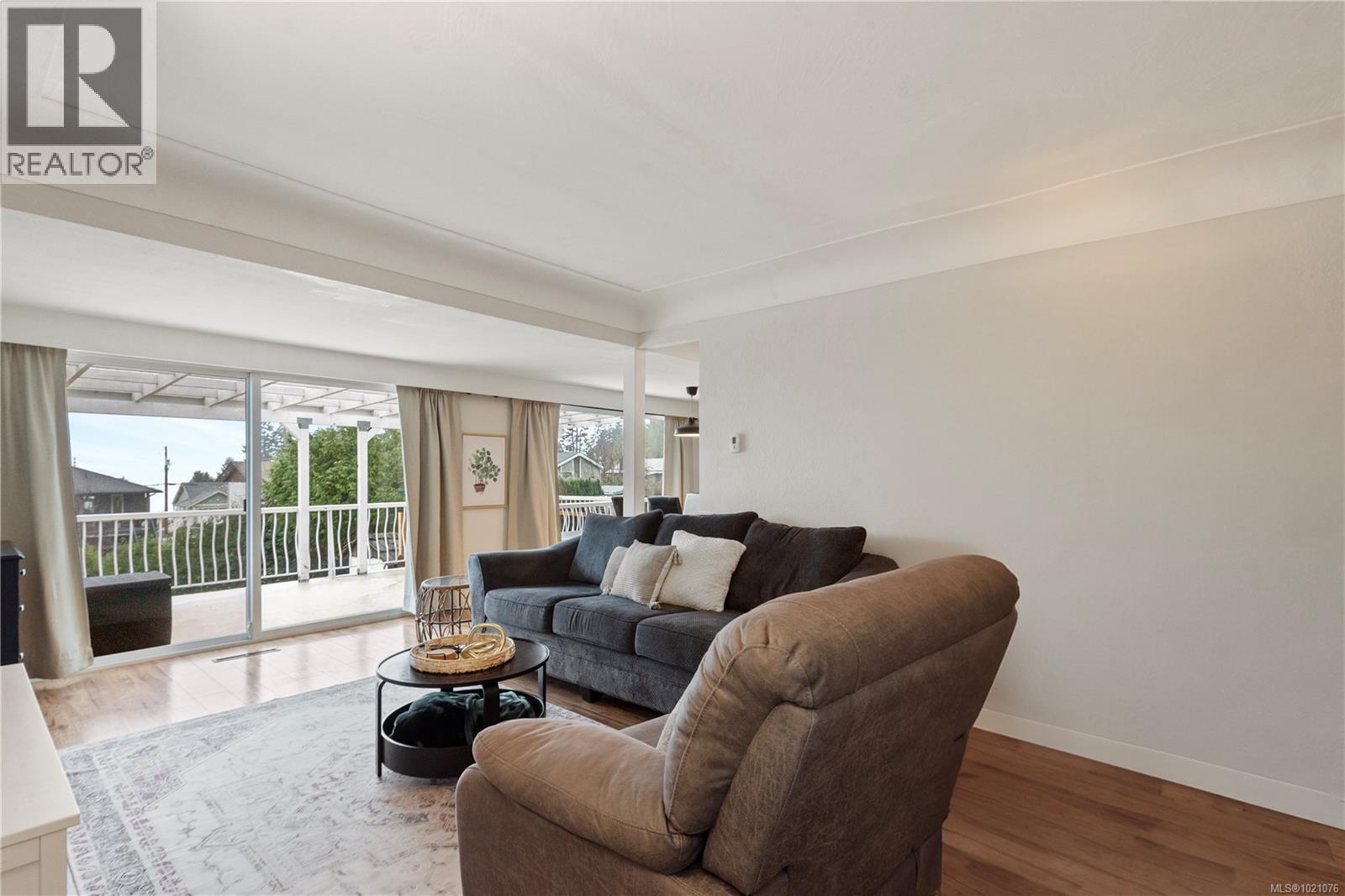 427 Davis Rd, Ladysmith