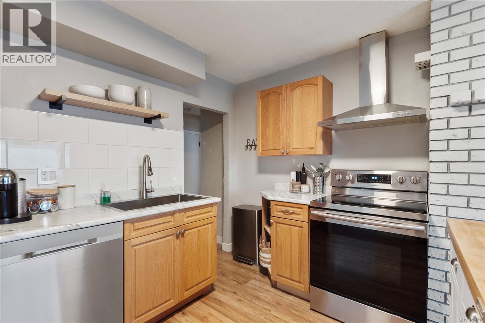 427 Davis Rd, Ladysmith