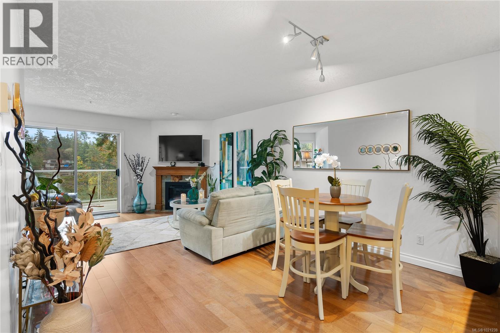 304 1 Buddy Road, View Royal