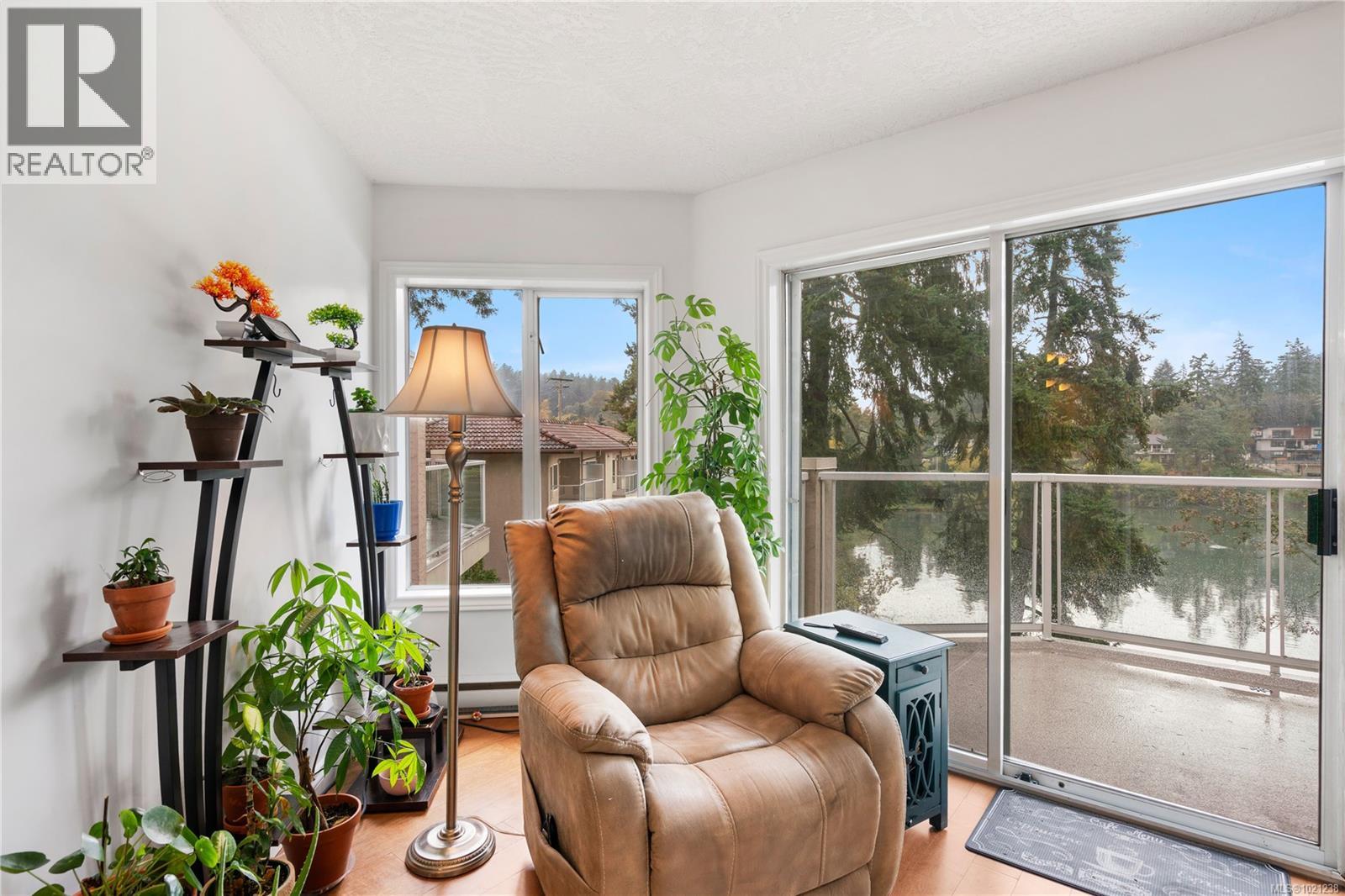 304 1 Buddy Road, View Royal