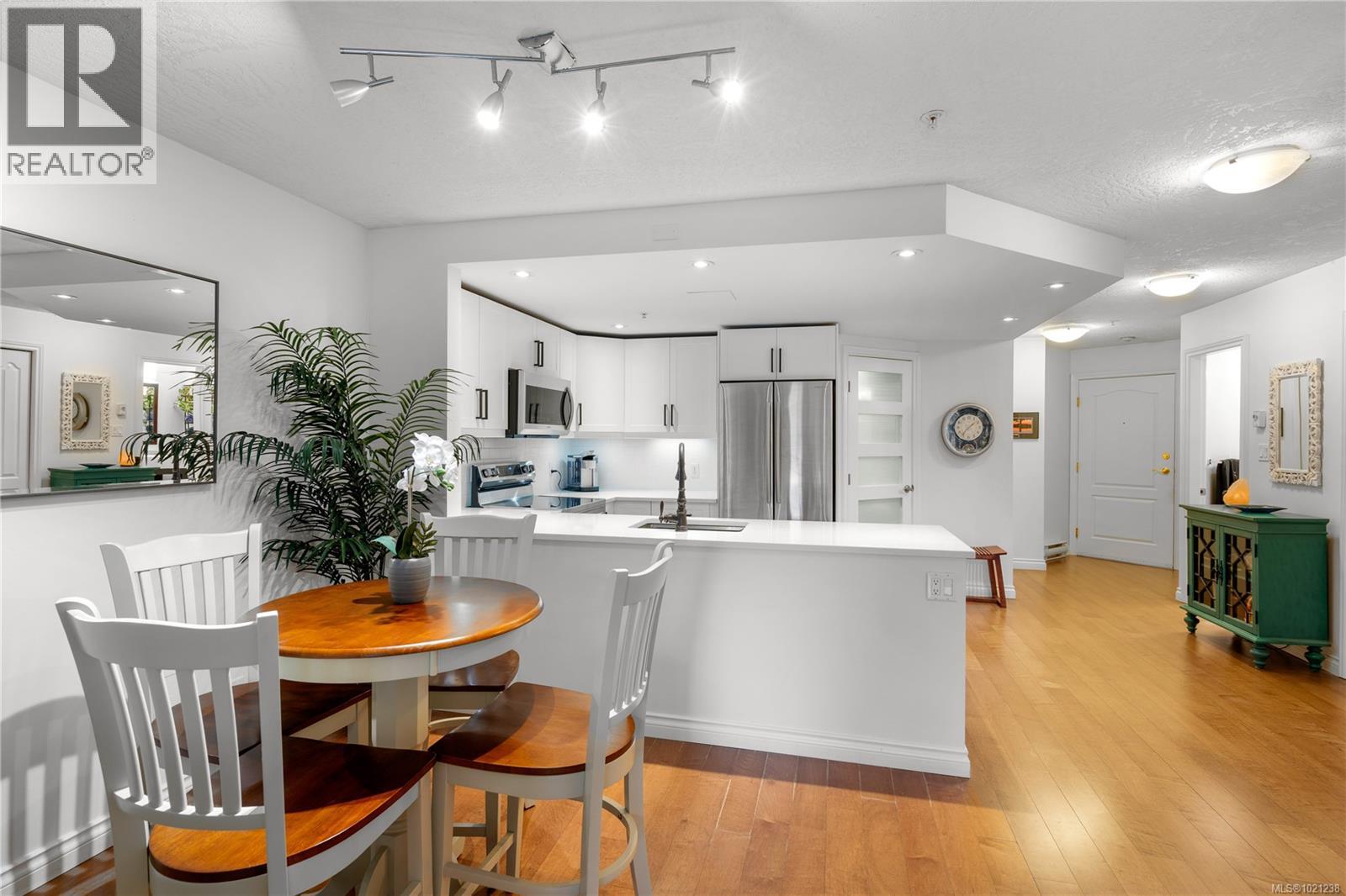 304 1 Buddy Road, View Royal