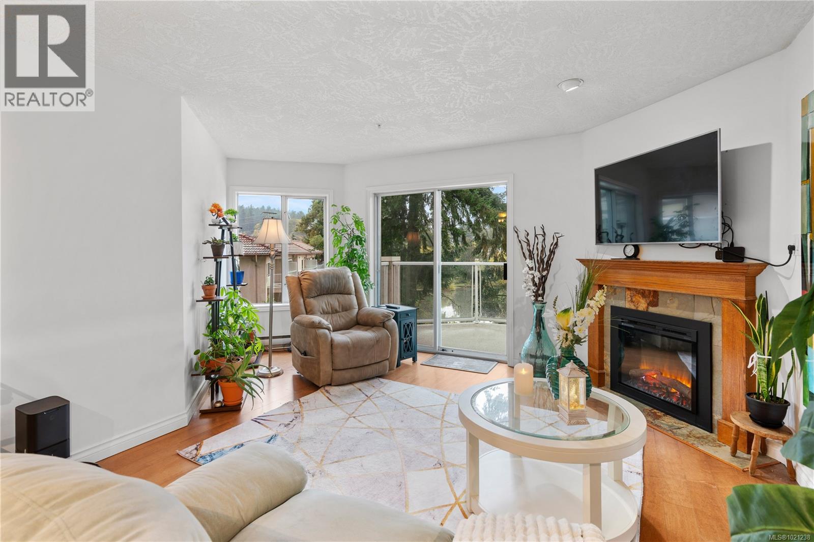 304 1 Buddy Road, View Royal