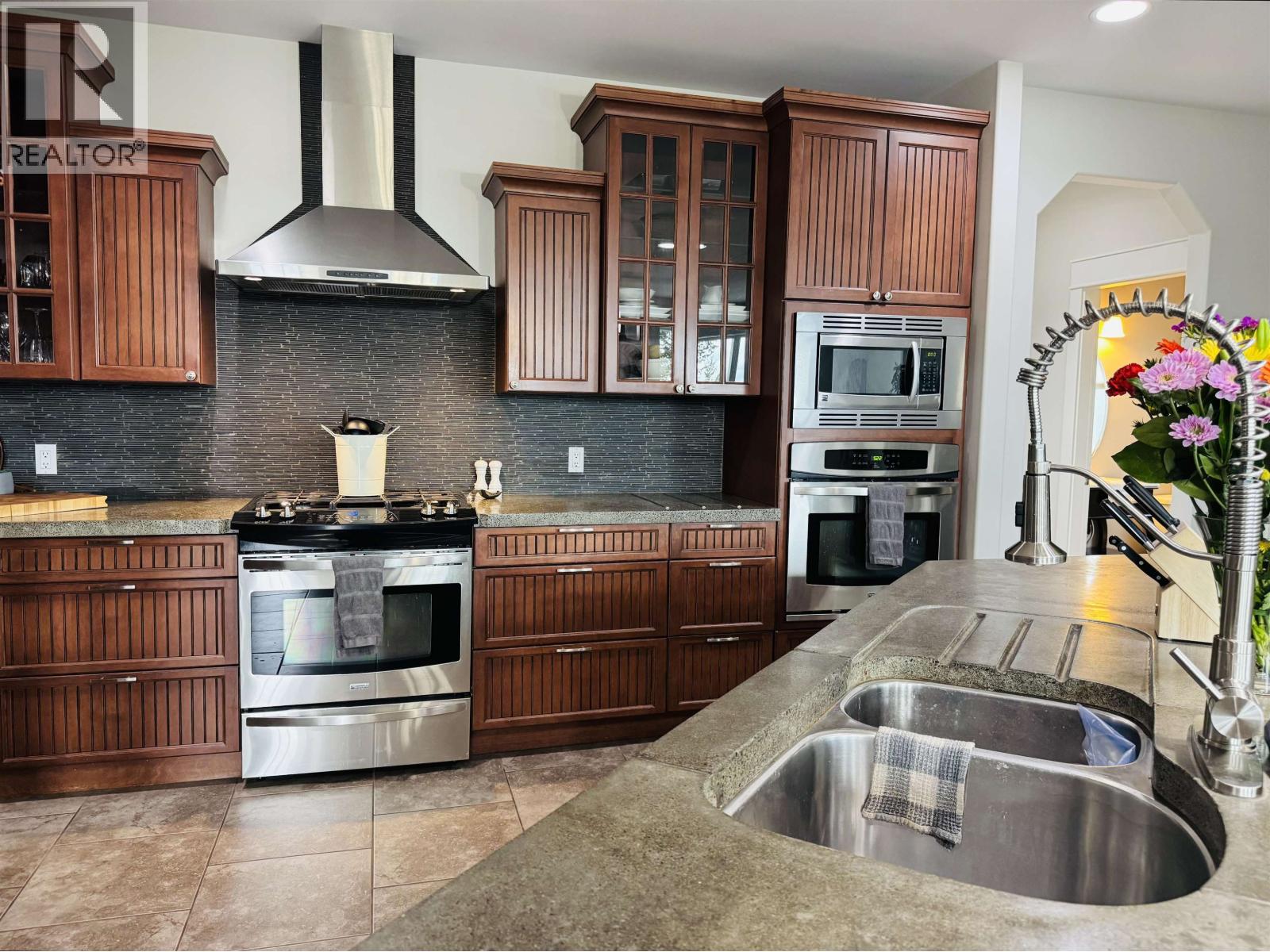 1731 MACGREGOR DRIVE - 11