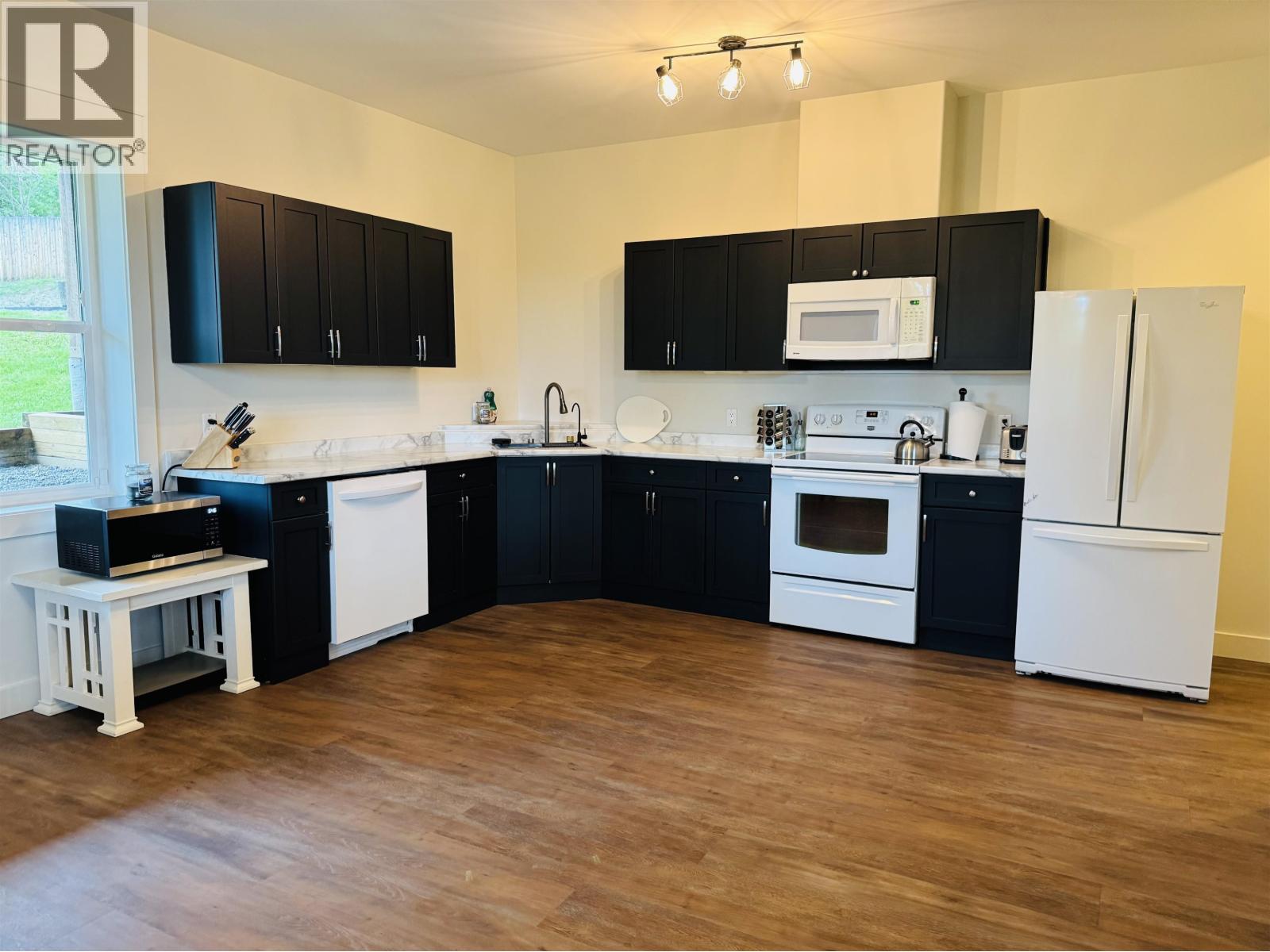 1731 MACGREGOR DRIVE - 32