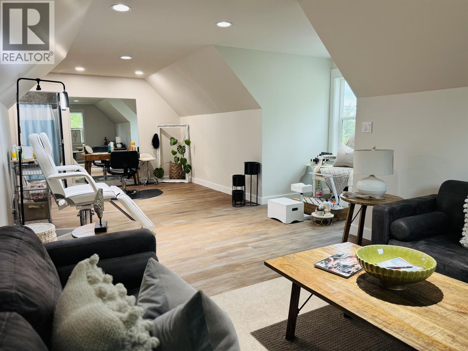 1731 MACGREGOR DRIVE - 30