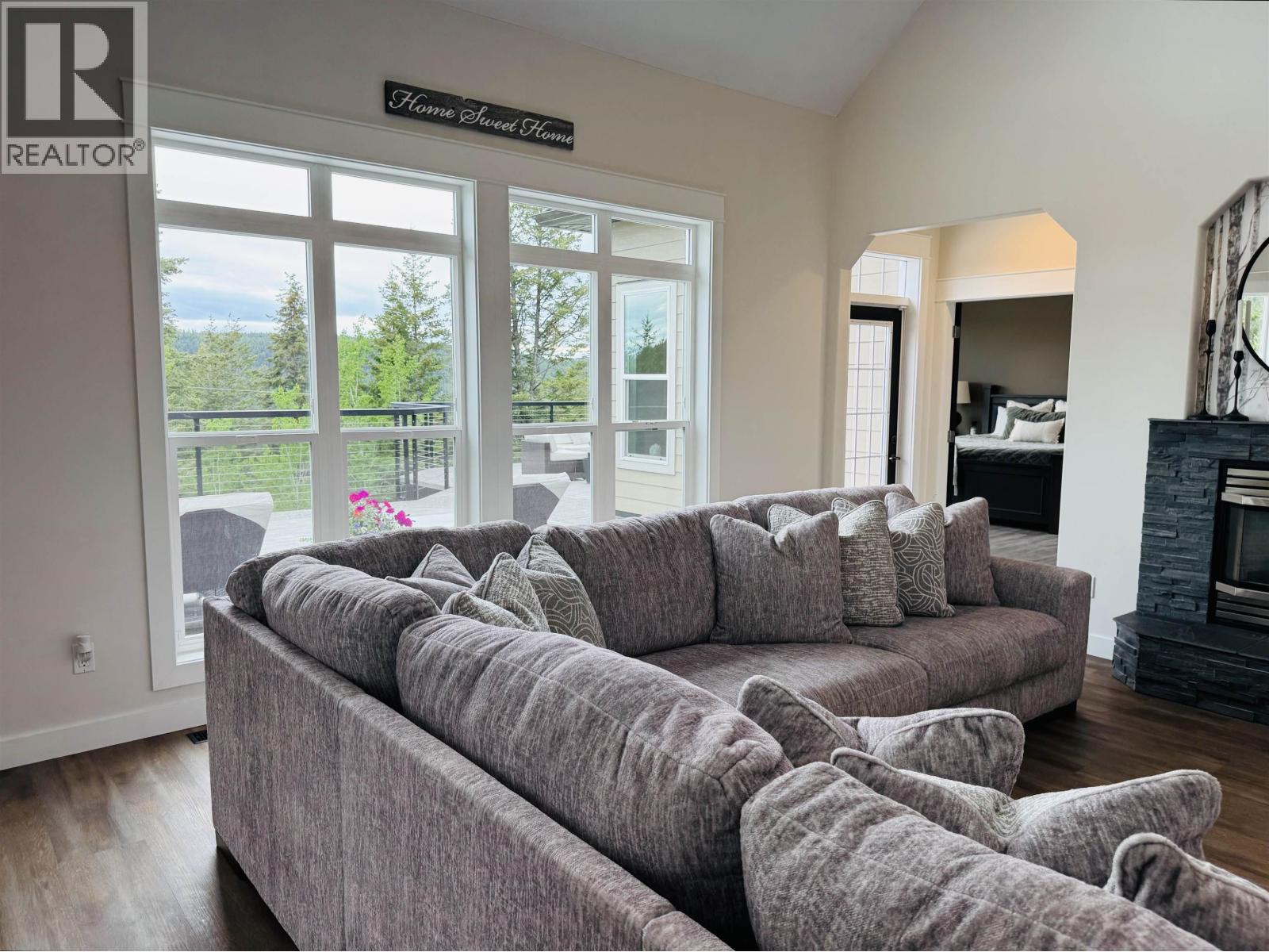 1731 MACGREGOR DRIVE - 17