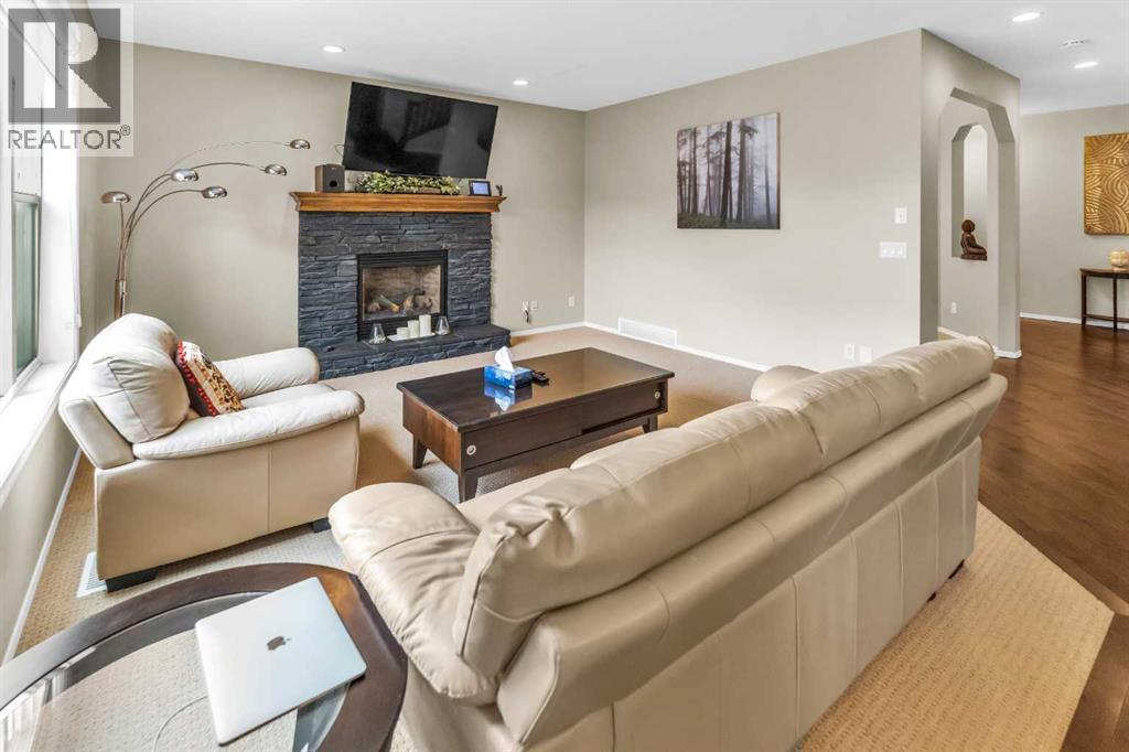 Single Family House for Sale in  Everoak Green SW Evergreen Calgary 