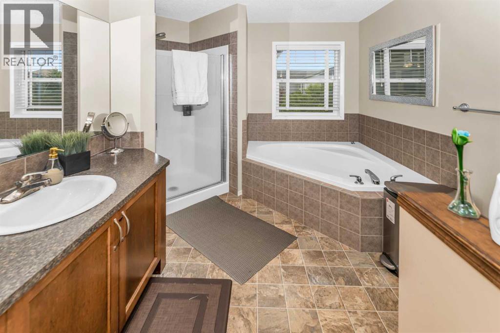 Single Family House for Sale in  Everoak Green SW Evergreen Calgary 