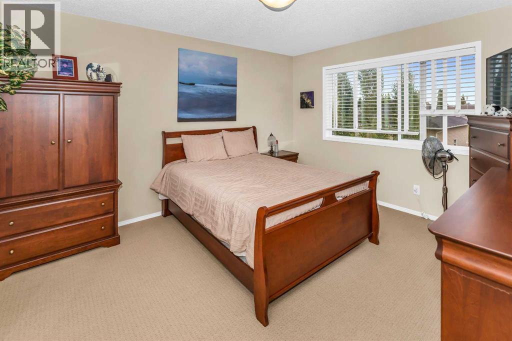 Single Family House for Sale in  Everoak Green SW Evergreen Calgary 