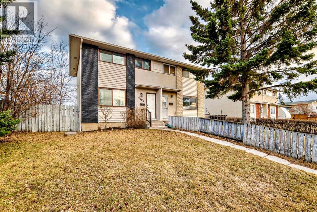 Single Family House for Sale in  Penedo Way SE Penbrooke Meadows Calgary 