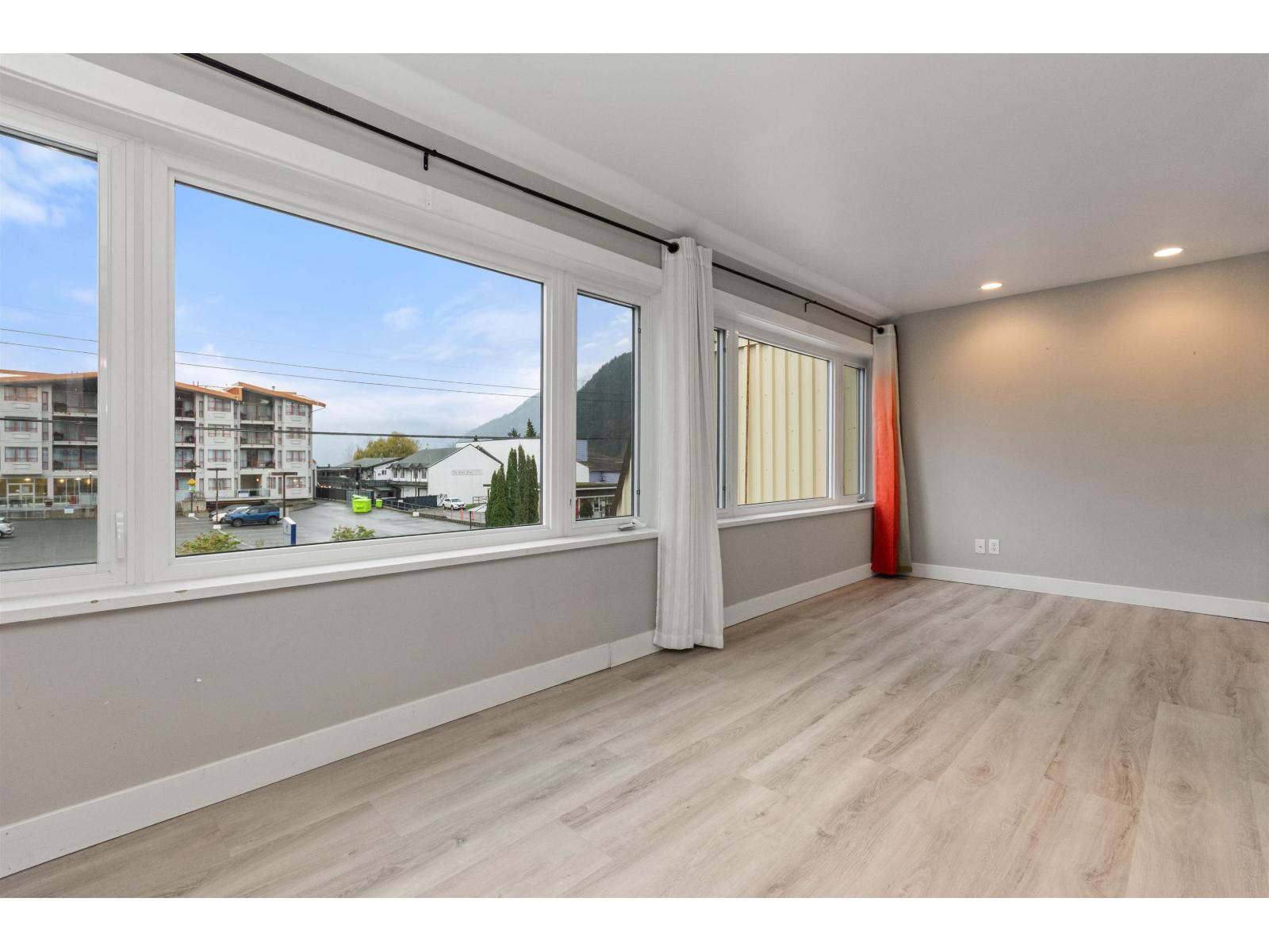 205 160 LILLOOET AVENUE, Harrison Hot Springs, Harrison Hot Springs