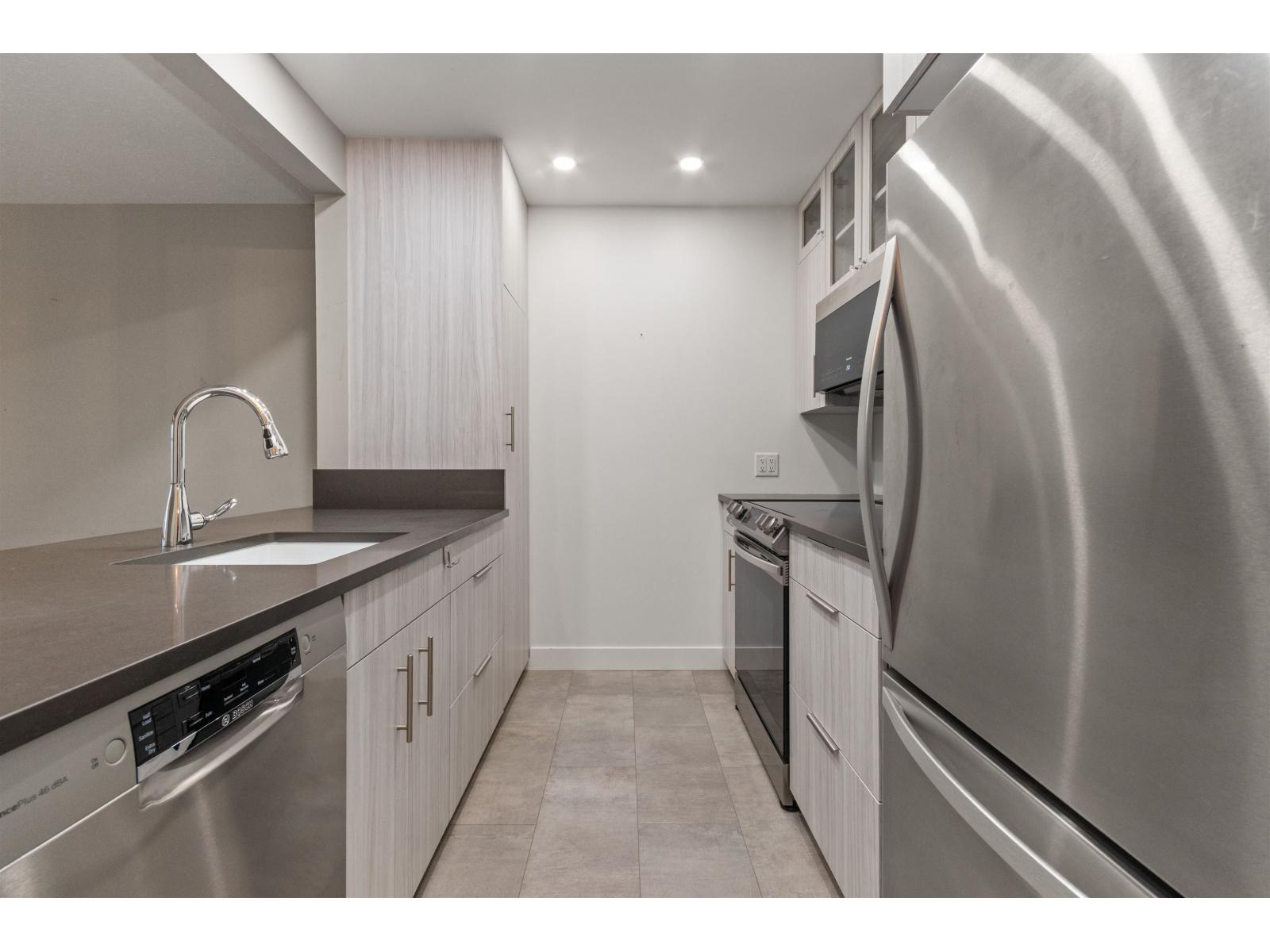 205 160 LILLOOET AVENUE, Harrison Hot Springs, Harrison Hot Springs