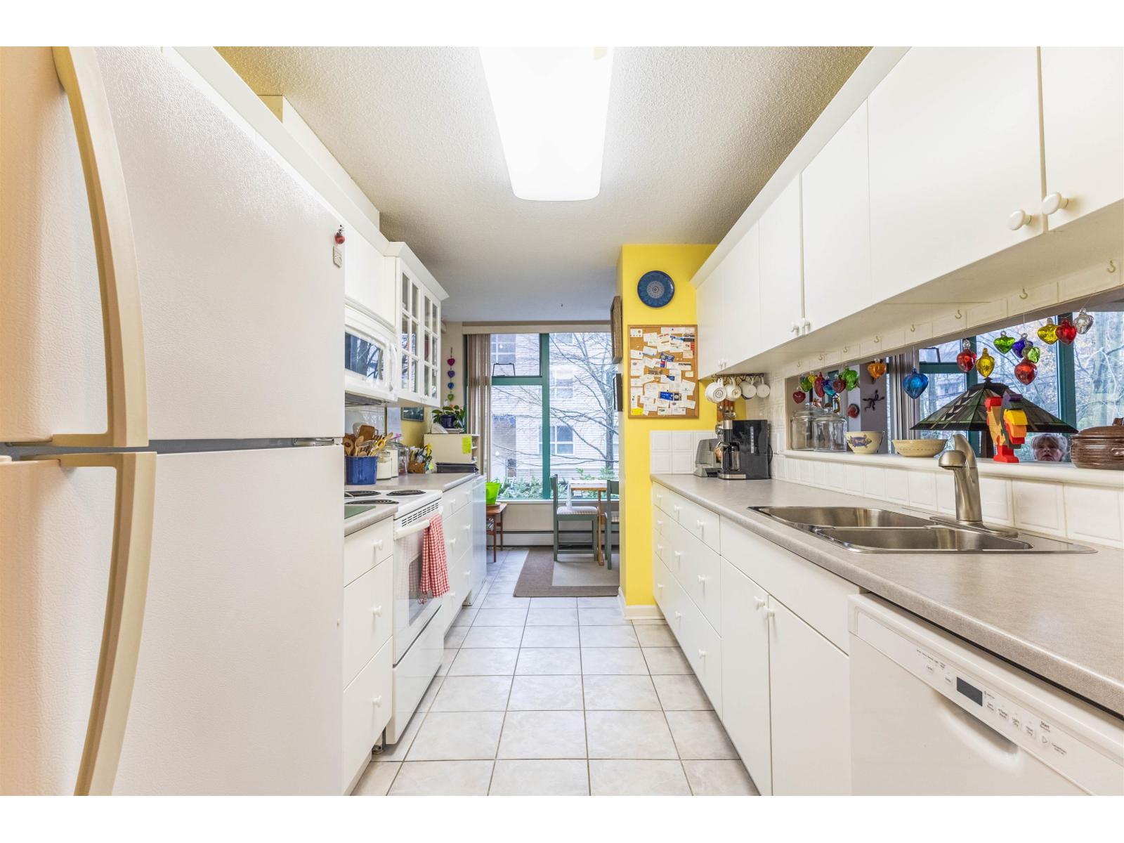 207 15466 NORTH BLUFF ROAD, White Rock