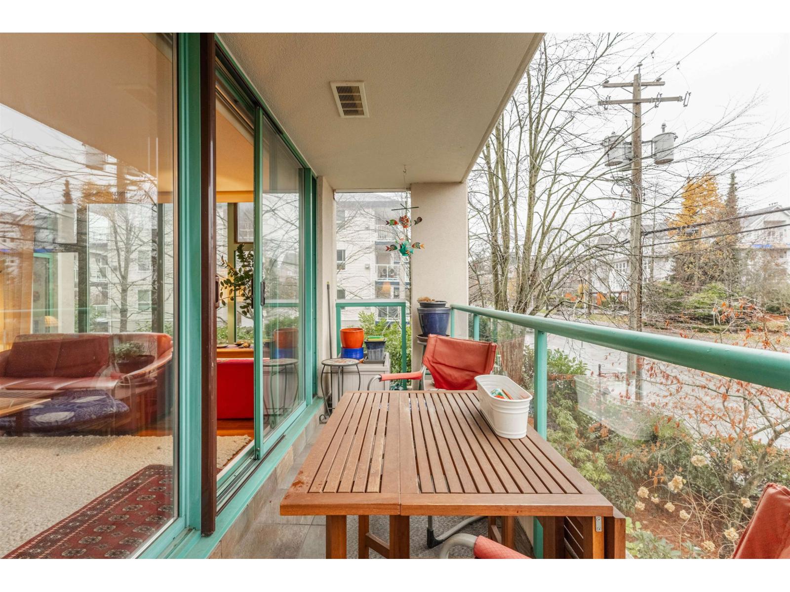 207 15466 NORTH BLUFF ROAD, White Rock