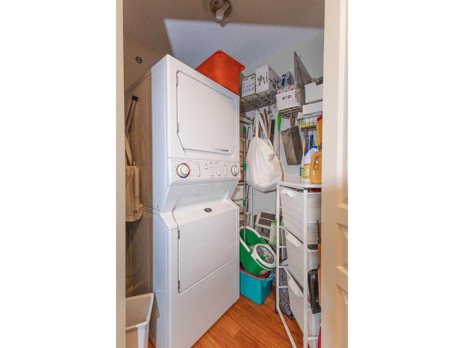 207 15466 NORTH BLUFF ROAD, White Rock