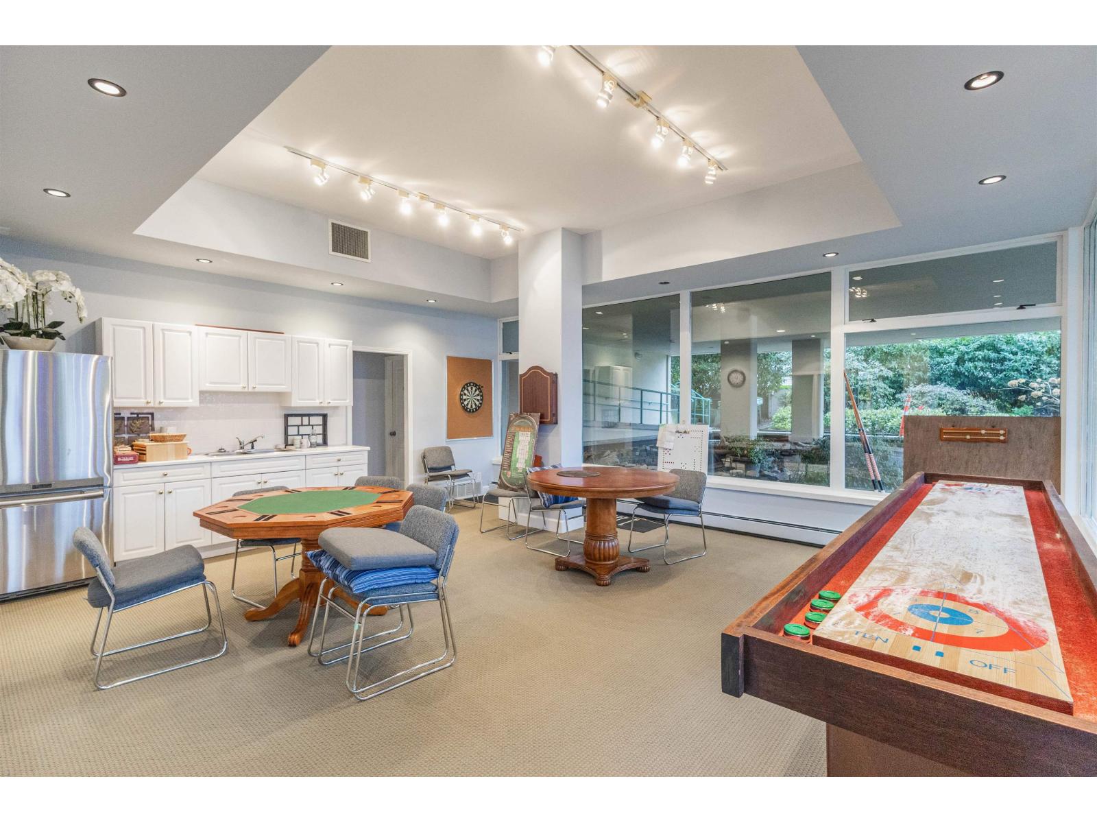 207 15466 NORTH BLUFF ROAD, White Rock