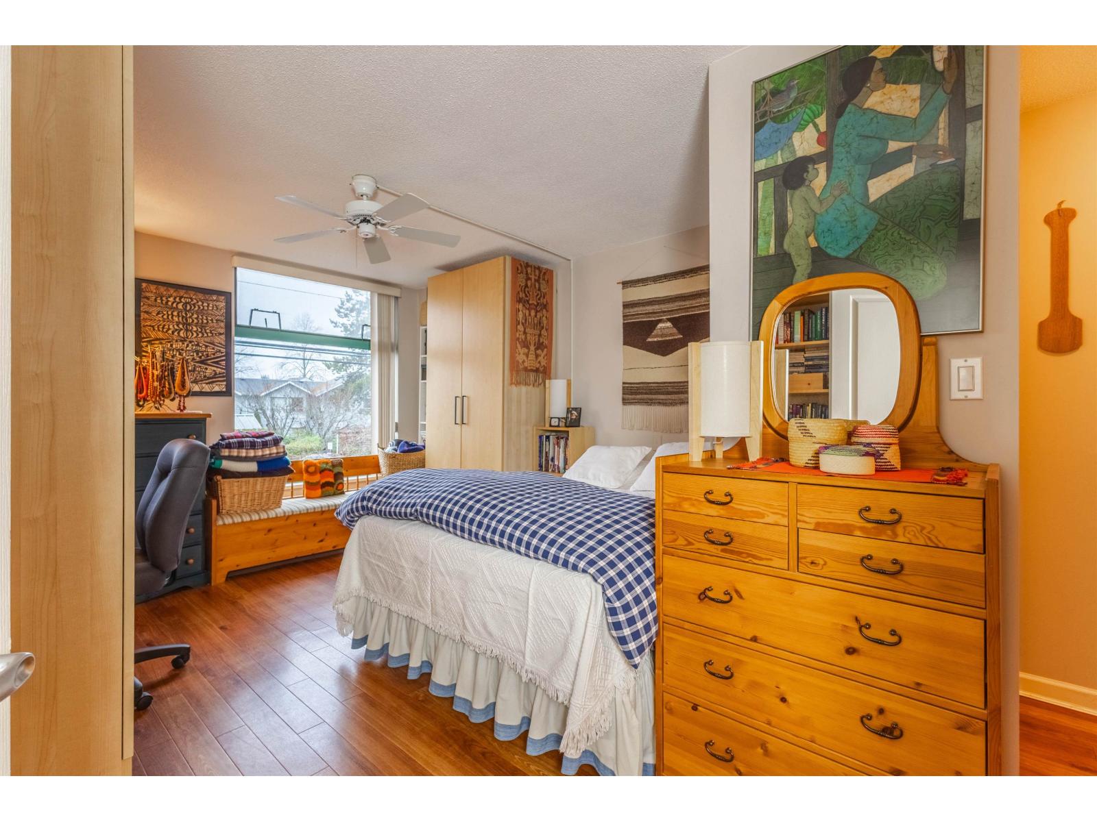 207 15466 NORTH BLUFF ROAD, White Rock