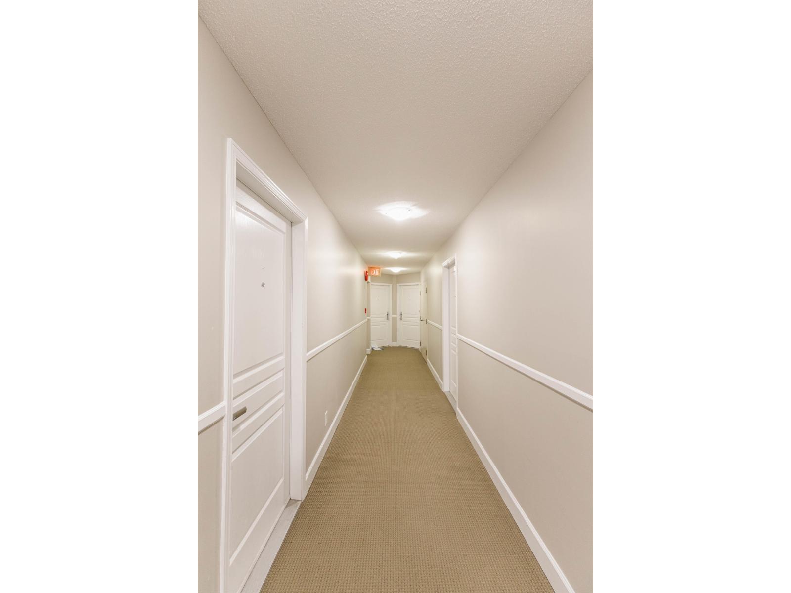 207 15466 NORTH BLUFF ROAD, White Rock