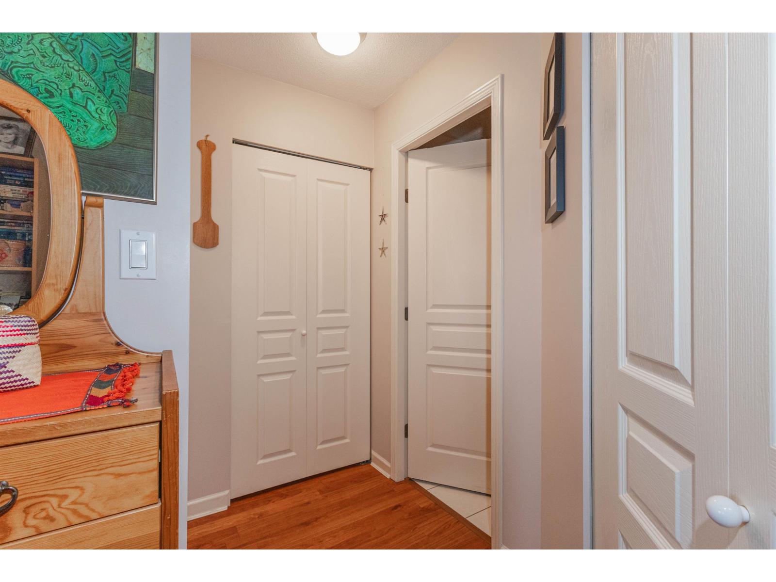 207 15466 NORTH BLUFF ROAD, White Rock