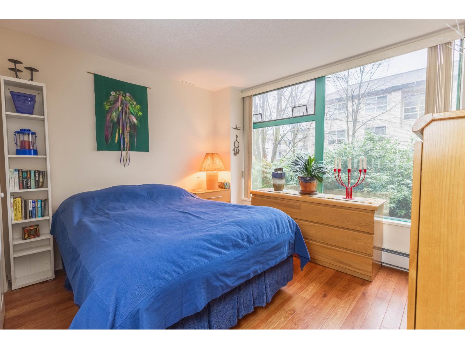 207 15466 NORTH BLUFF ROAD, White Rock