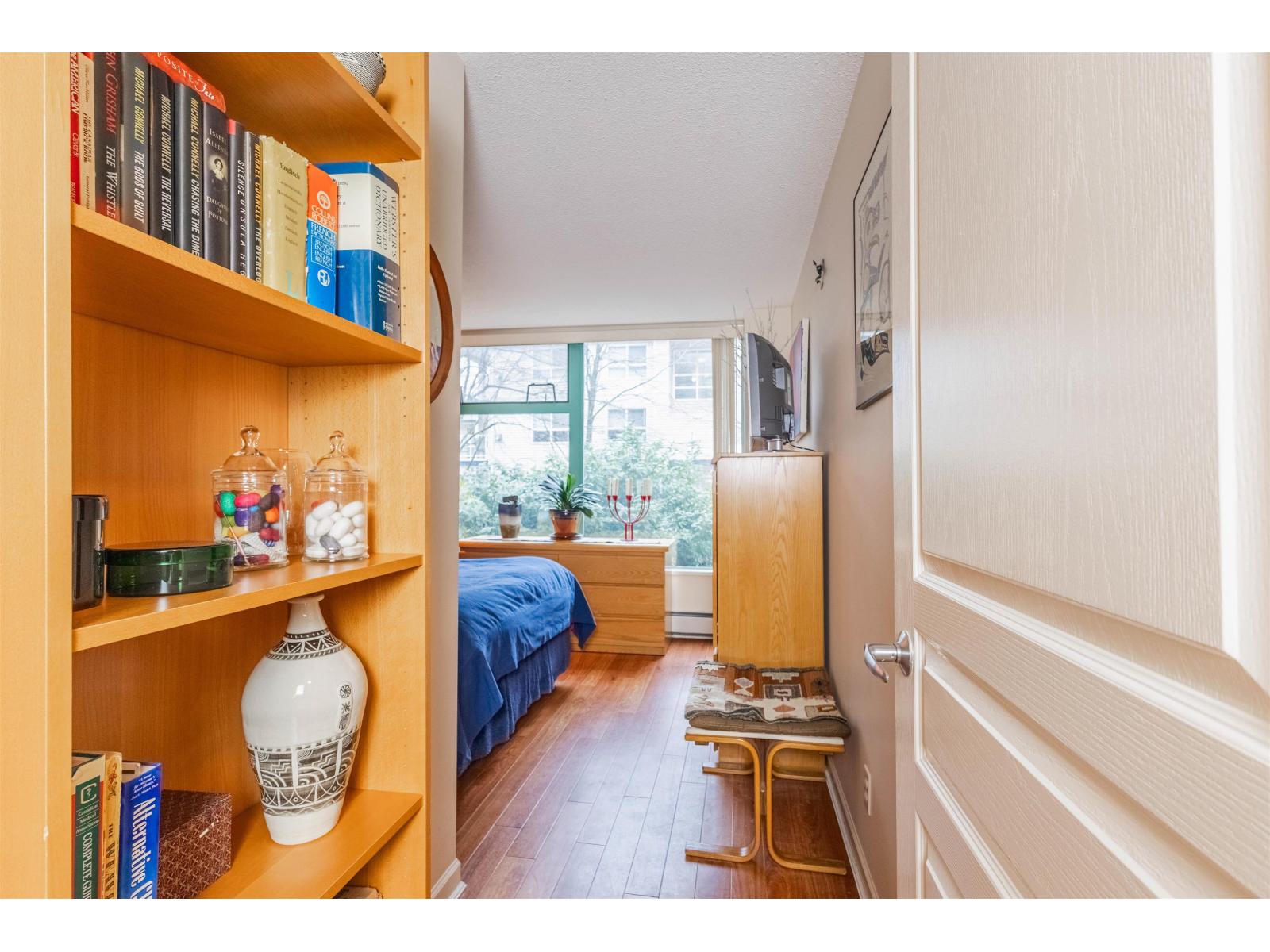 207 15466 NORTH BLUFF ROAD, White Rock