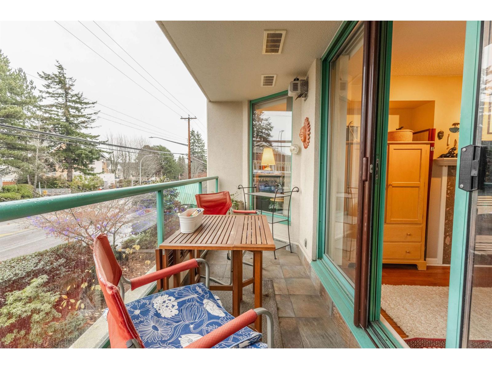 207 15466 NORTH BLUFF ROAD, White Rock