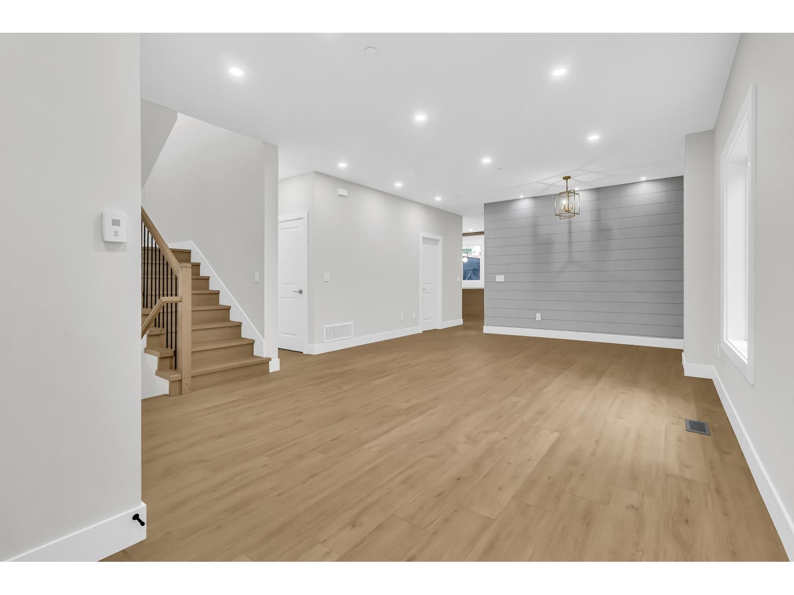 B 32729 FRASER CRESCENT, Mission