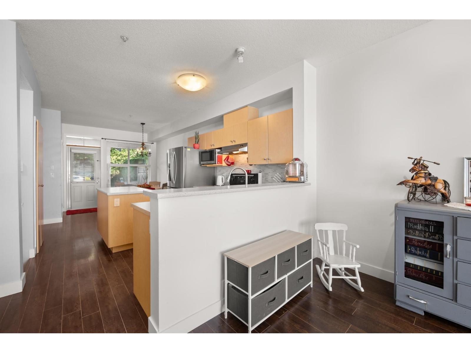 93 20460 66 AVENUE, Langley