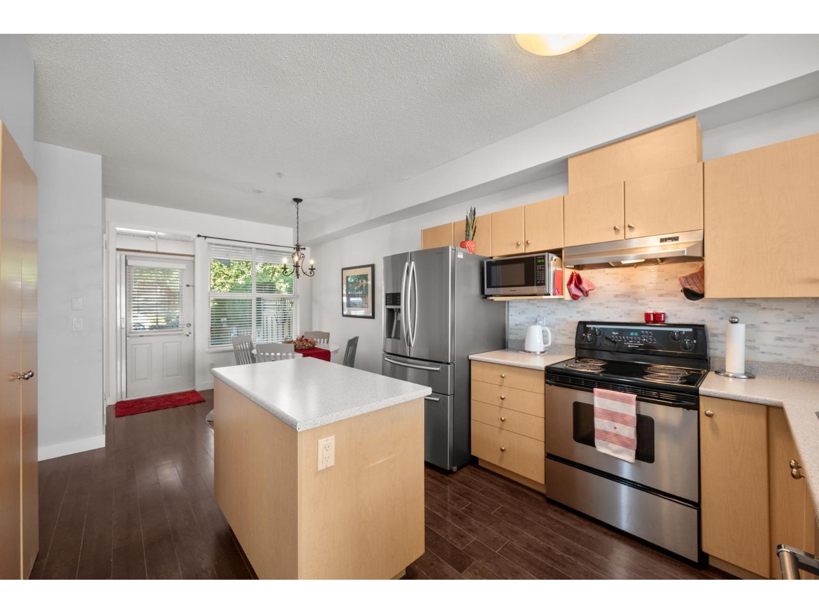 93 20460 66 AVENUE, Langley