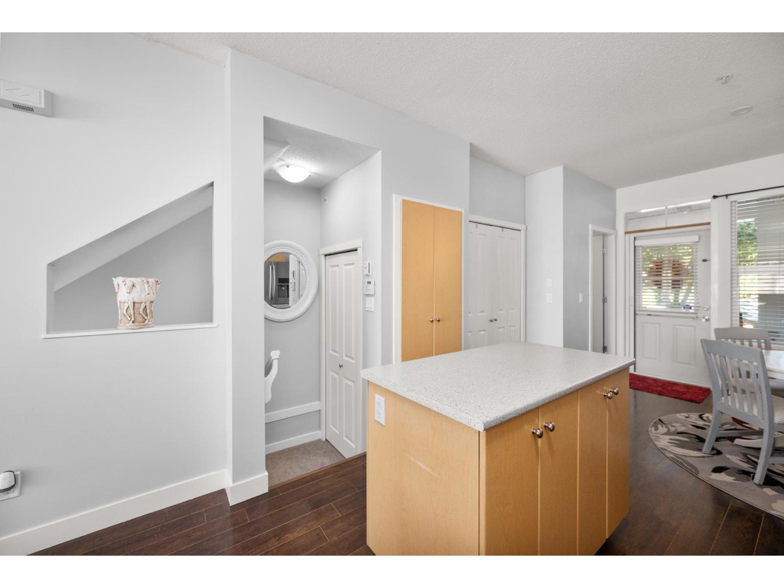 93 20460 66 AVENUE, Langley